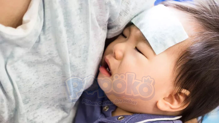 Cara Mengatasi Demam Setelah Imunisasi Bayi : Aman dan Mudah